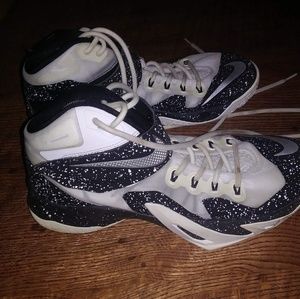 Mens basketball shoes